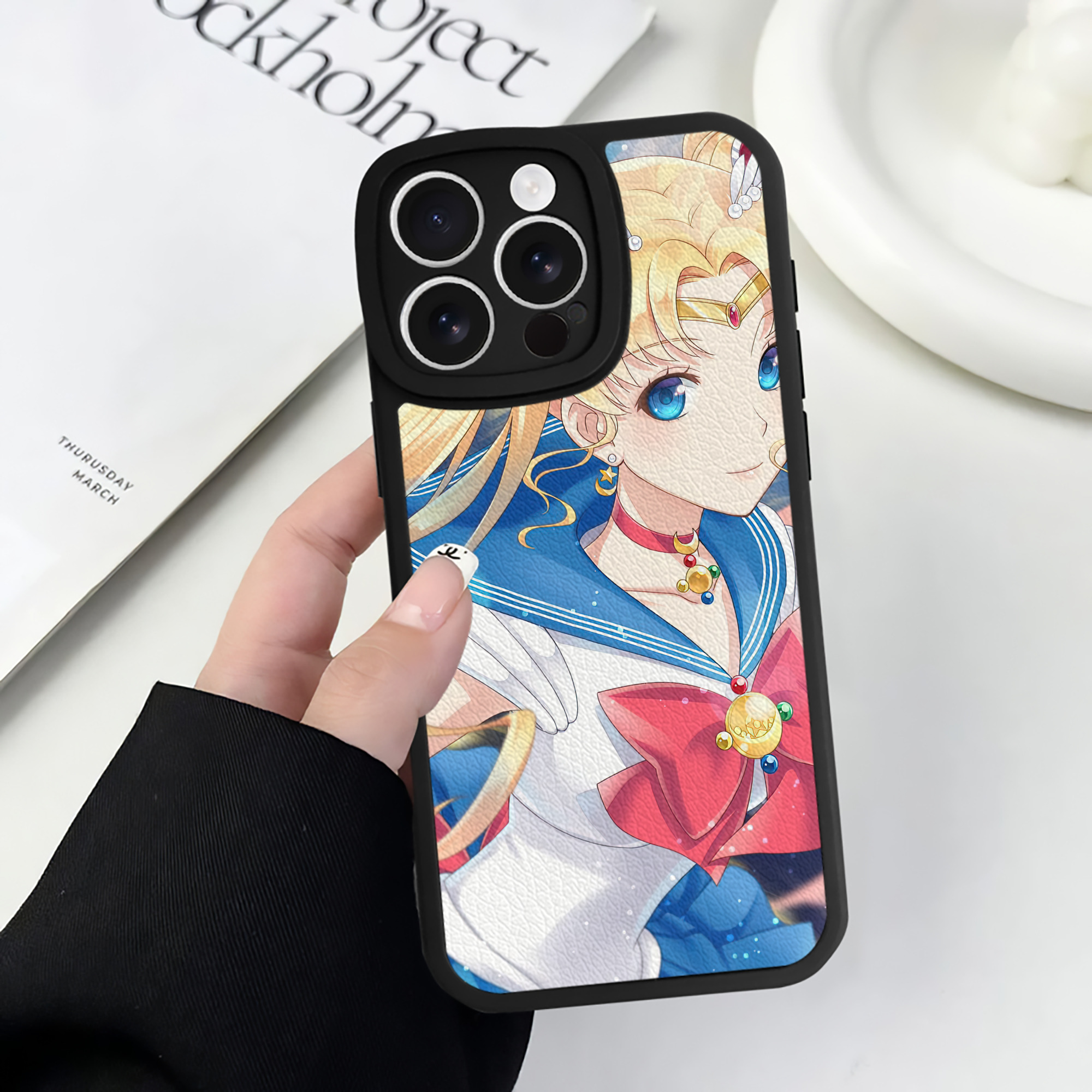 （画像用） 美少女戦士セーラームーン Sailor Moon 【iPhone 16シリーズ対応】シリコンスマホケース（レザー調） 材質：シリコン